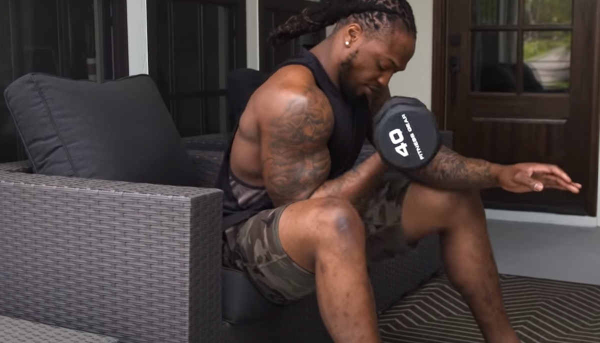 Titans RB Derrick Henry’s Workout Routine is Absolutely Ridiculous